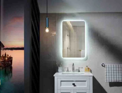 Fabrik Wholeasle Lieferant Dimmen Home Dekoration Schönheitssalon Möbel Wandmontierter LED Smart Makeup Hotel Badezimmerspiegel mit Entfeuchtung und Digitaluhr